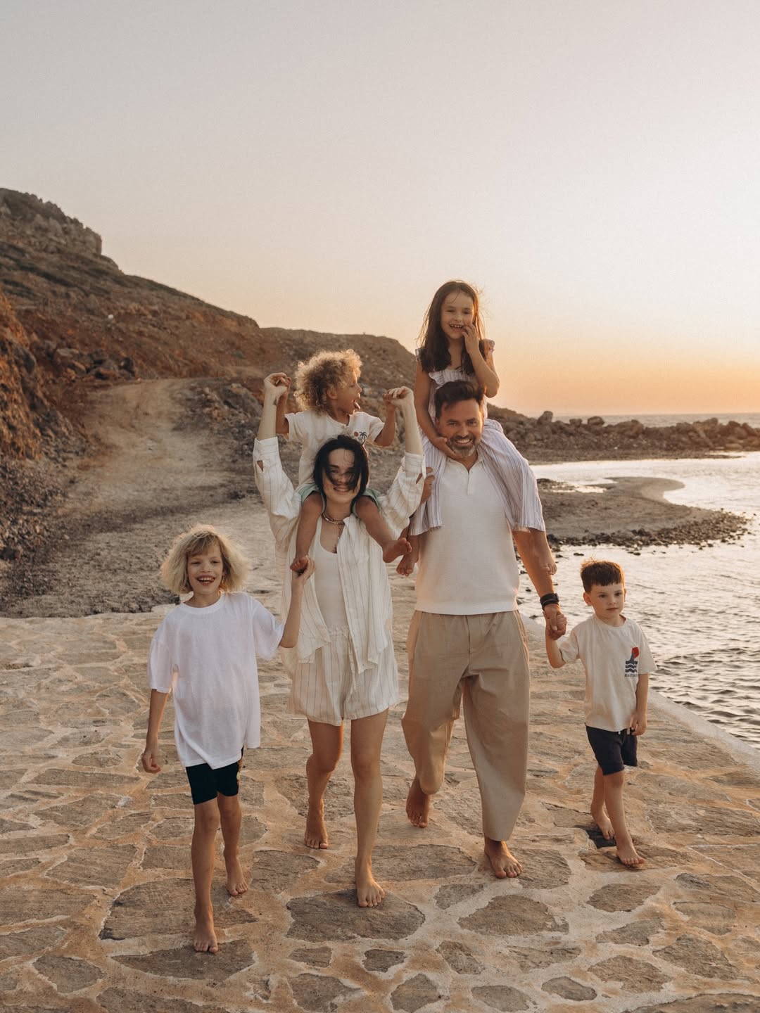 &quot;Мы родили сердцем&quot;: Мирошниченки растрогали признанием в День усыновления