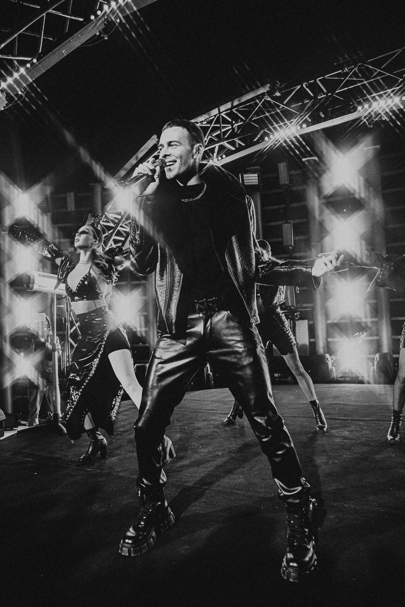 На висоті 140 метрів: Макс Барських дав унікальний концерт на даху торгового центру в Києві