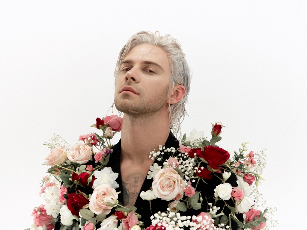 Макс Барских ошеломил сменой имиджа и рассказал о "нездоровой постсоветской традиции" (фото)