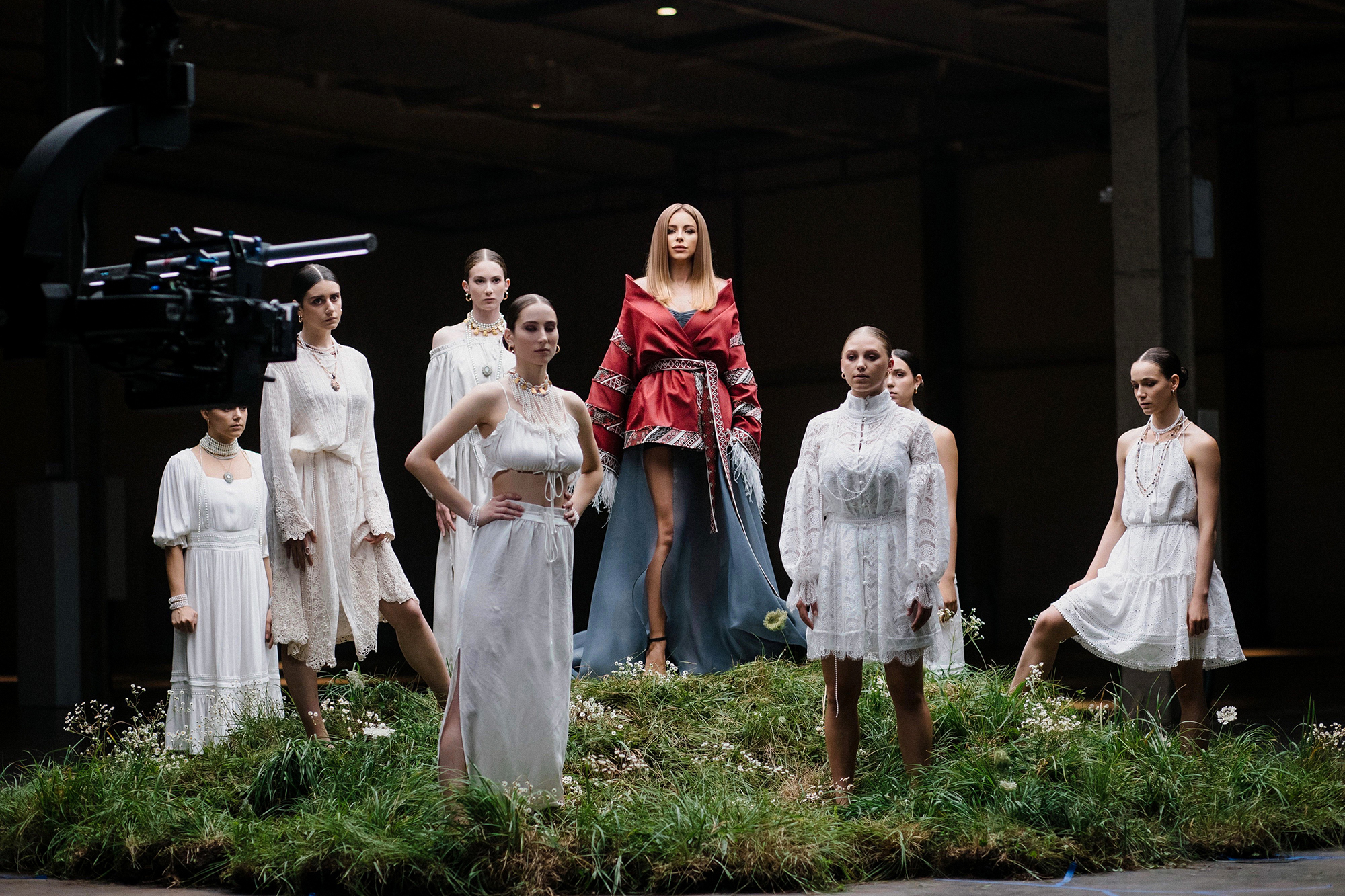 Это - исповедь: Ани Лорак в вышиванке и венке впервые за 7 лет спела на украинском