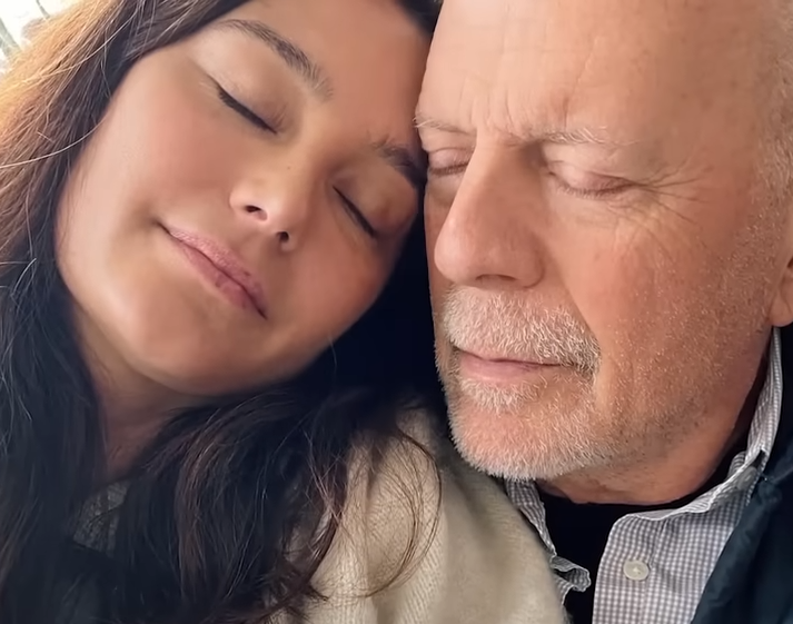 Дружина Брюса Вілліса у сльозах згадала, як дізналася про його діагноз: "Була в паніці" (відео)