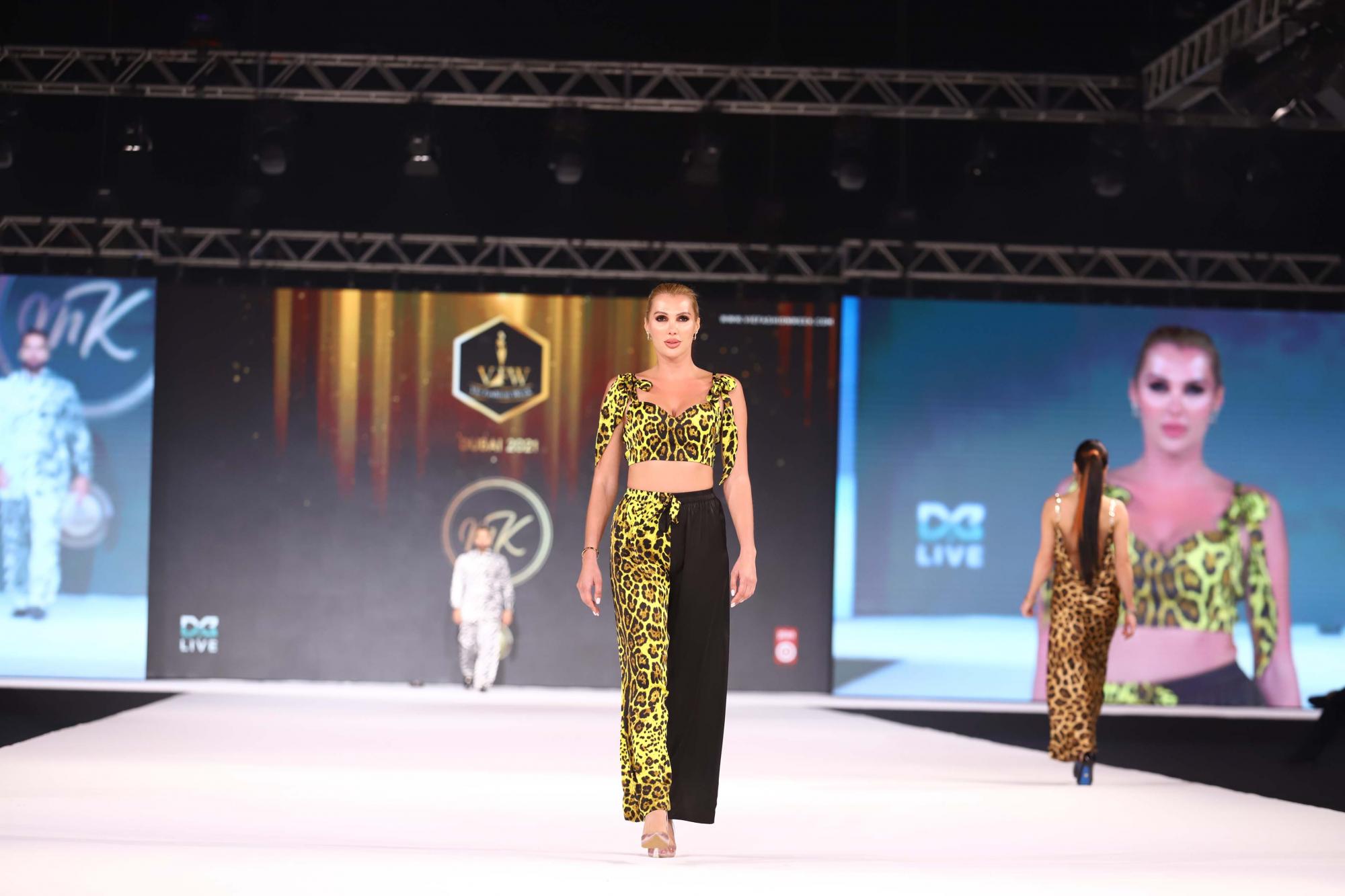 Украинская модель соблазняет фигурой на горячих фото из ОАЭ