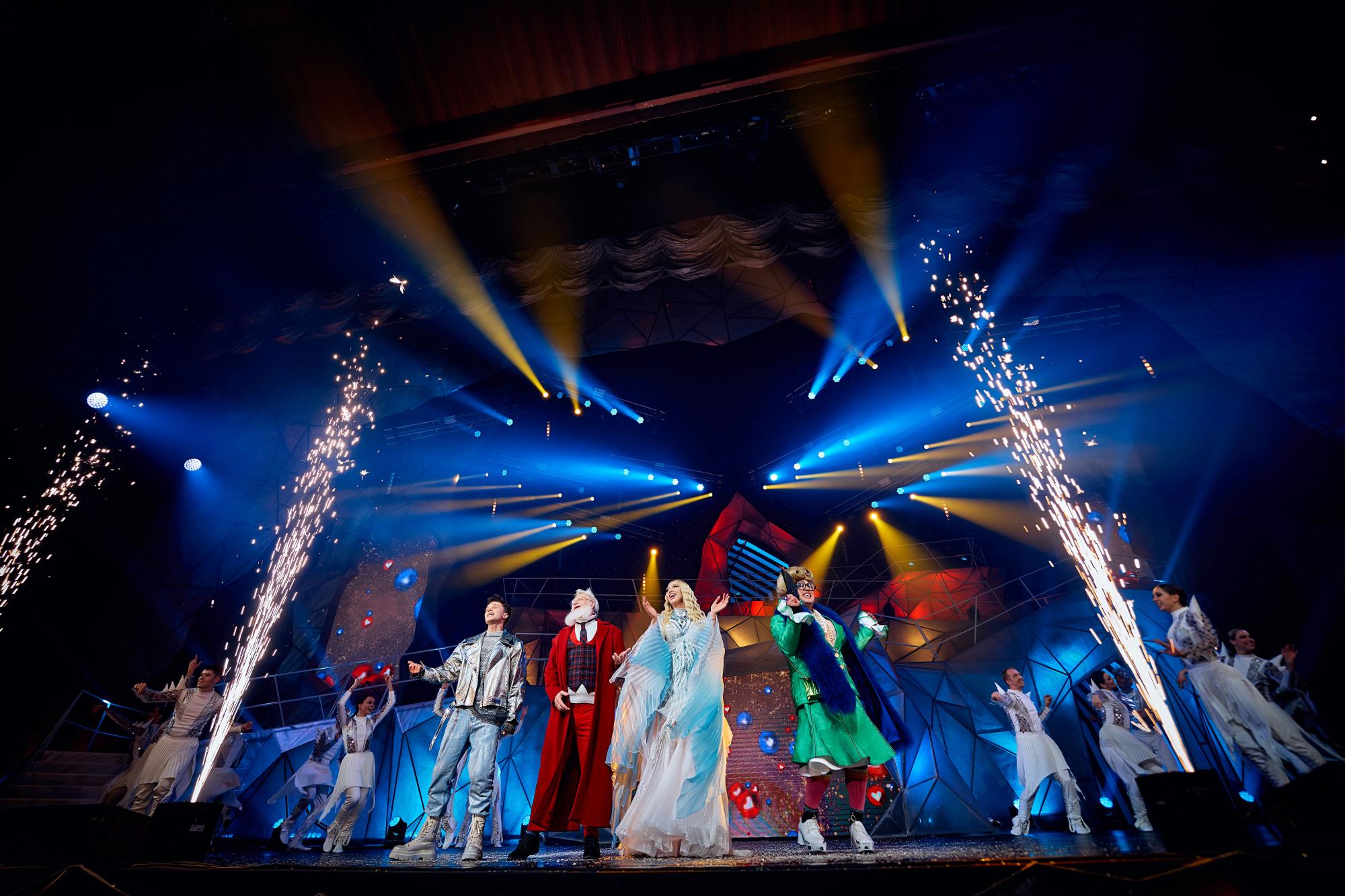 З'явилися яскраві фото з першого бродвейського мюзиклу Олі Полякової