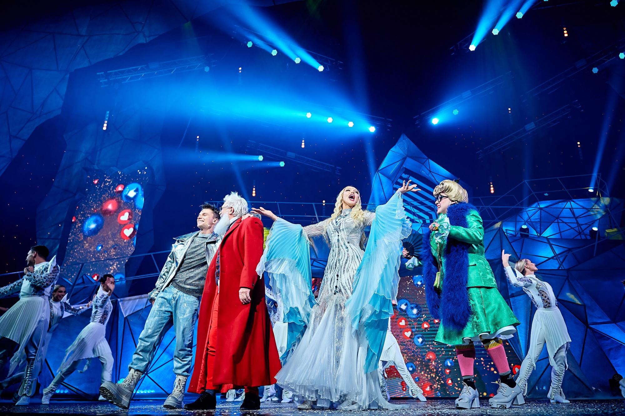 З'явилися яскраві фото з першого бродвейського мюзиклу Олі Полякової