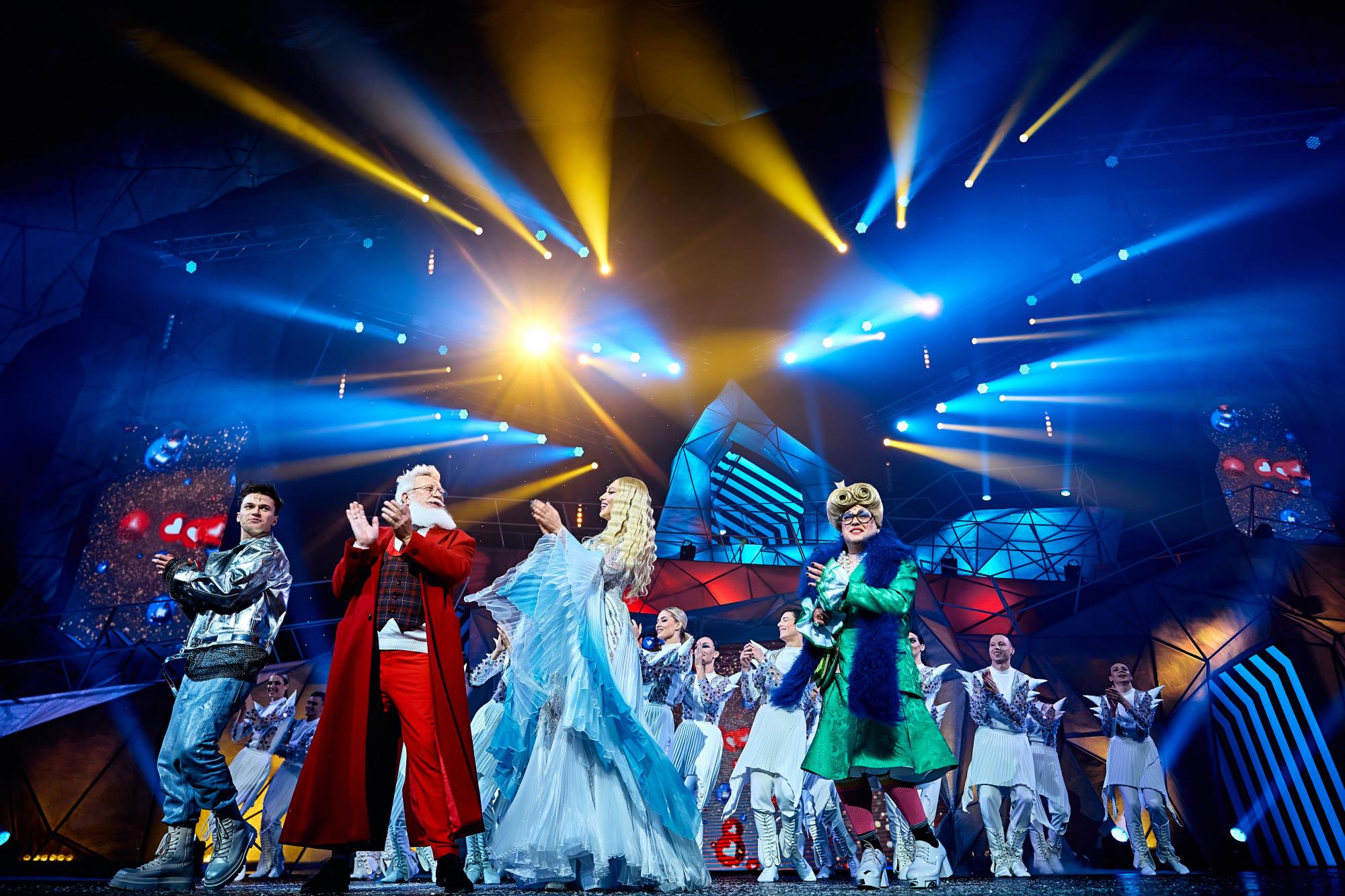 З'явилися яскраві фото з першого бродвейського мюзиклу Олі Полякової