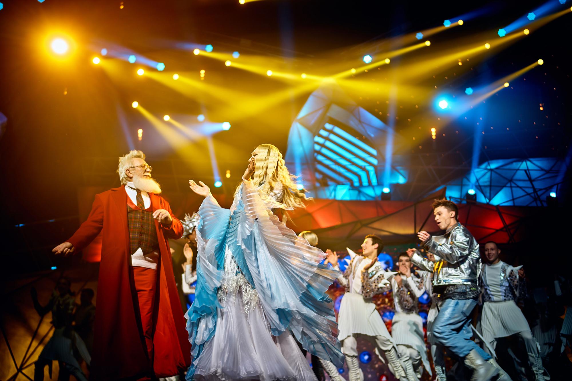 З'явилися яскраві фото з першого бродвейського мюзиклу Олі Полякової