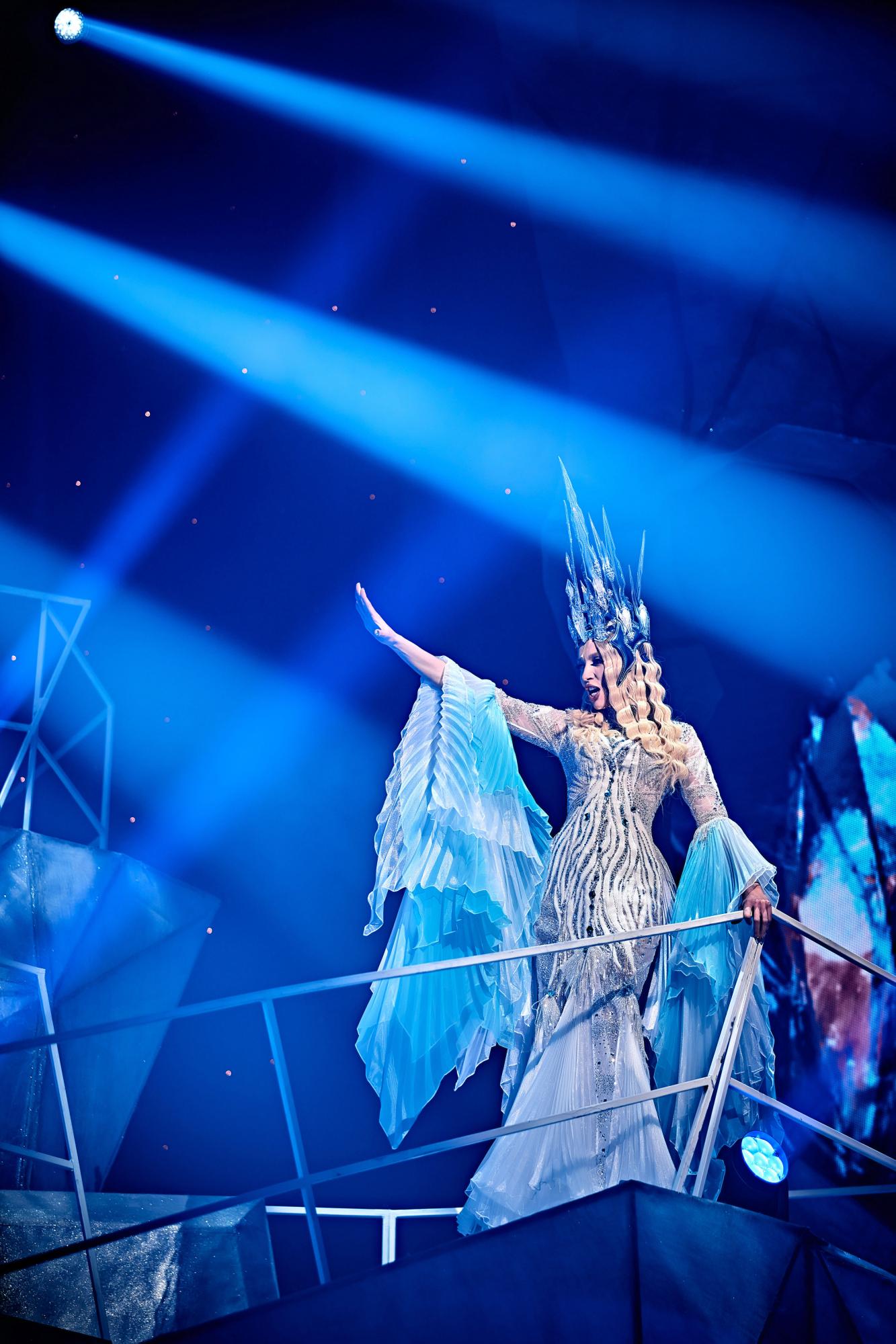 З'явилися яскраві фото з першого бродвейського мюзиклу Олі Полякової