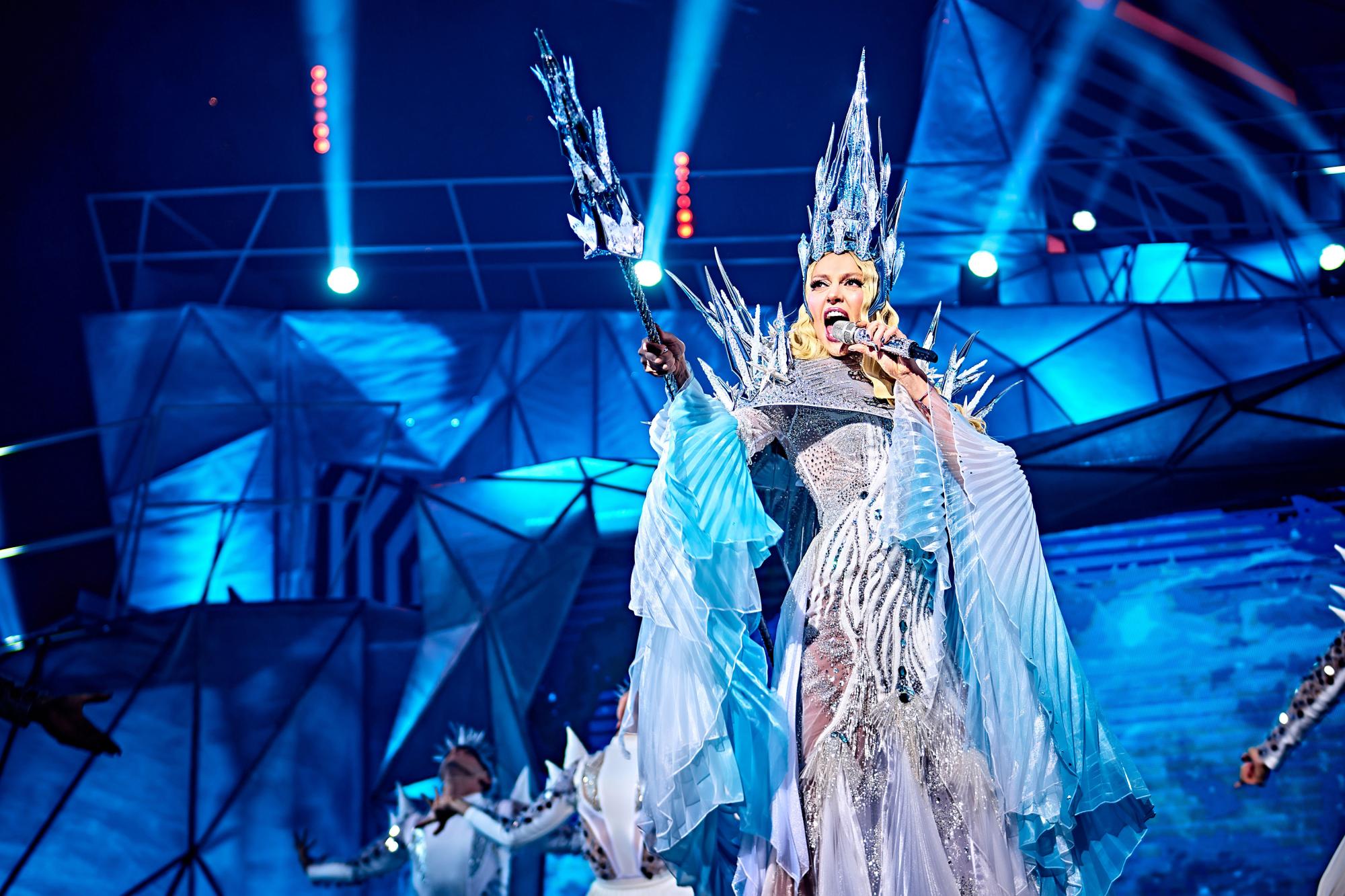 З'явилися яскраві фото з першого бродвейського мюзиклу Олі Полякової