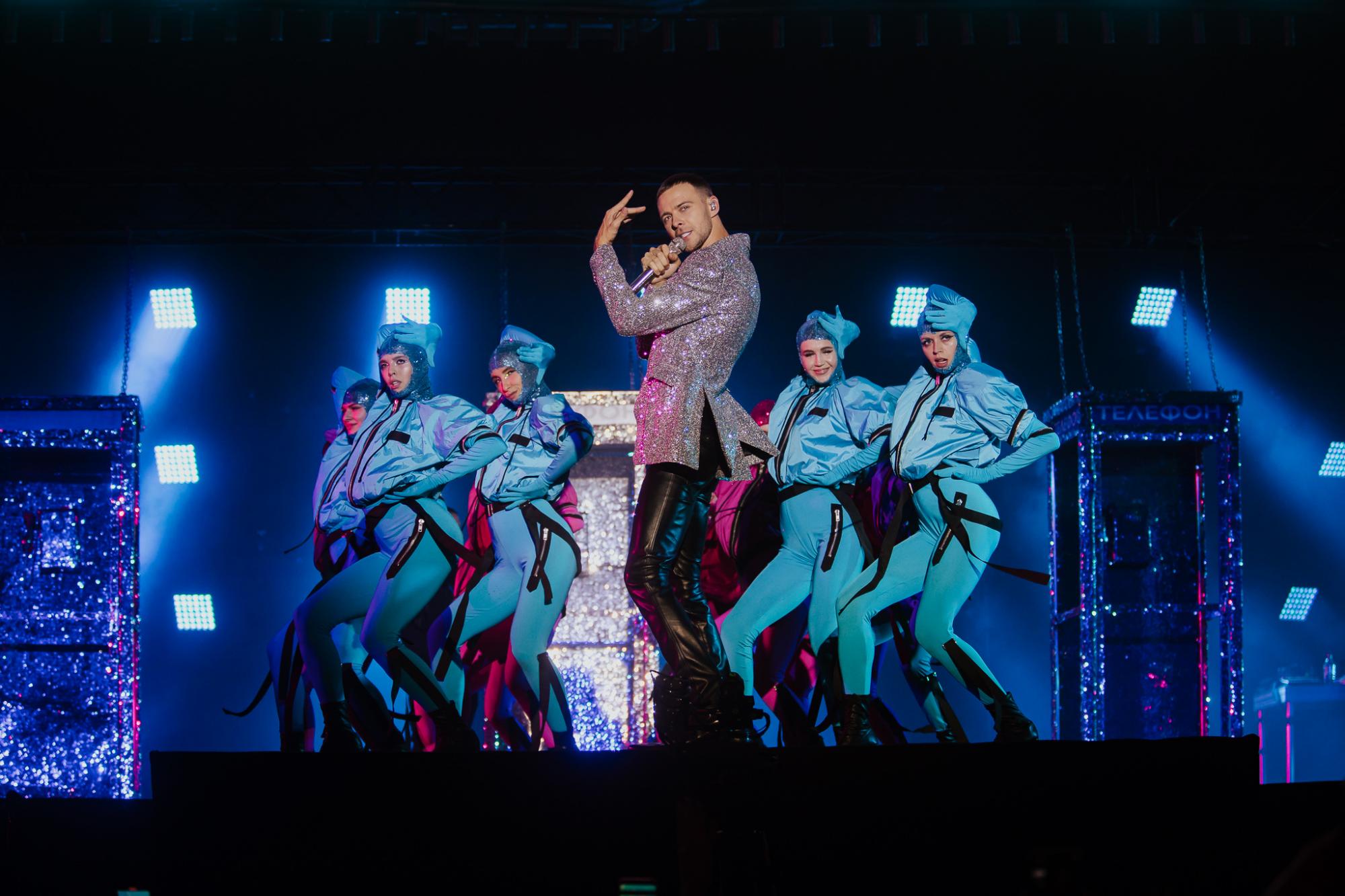 Незабываемые эмоции: Макс Барских с девушками-инопланетянками запустили в столице ракету