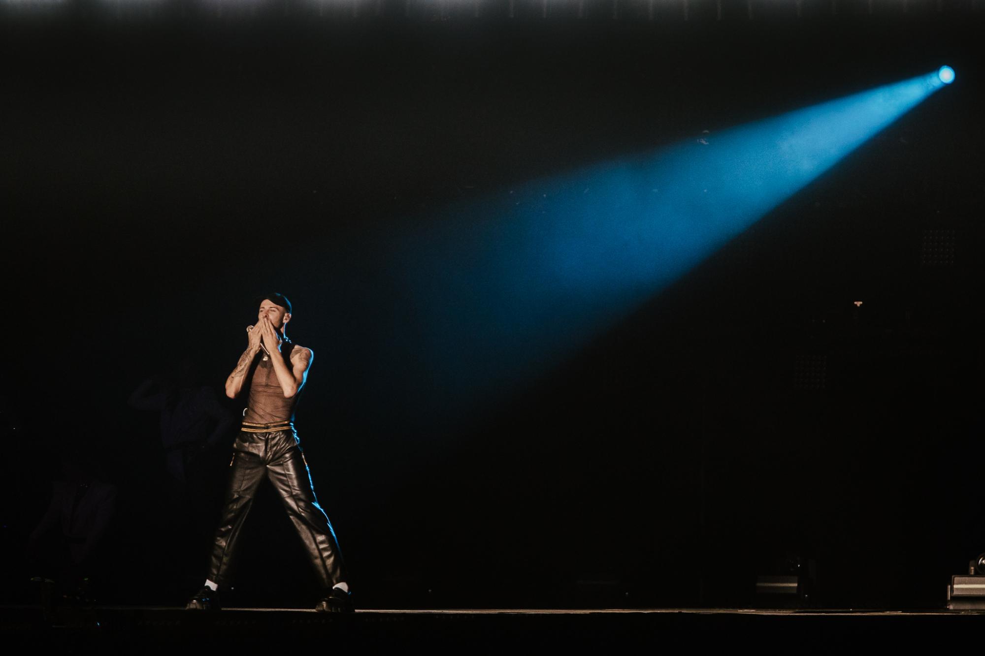 Незабываемые эмоции: Макс Барских с девушками-инопланетянками запустили в столице ракету