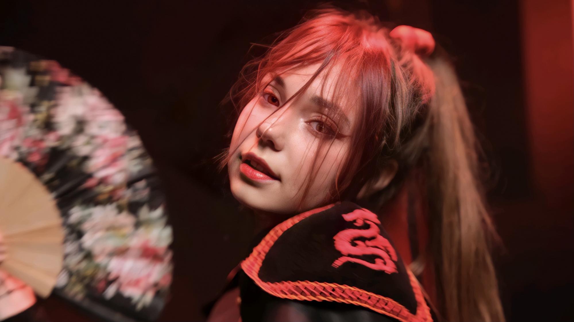 Українська співачка Nestee склала конкуренцію азіатським хітмейкерам: чуттєве танцювальне відео