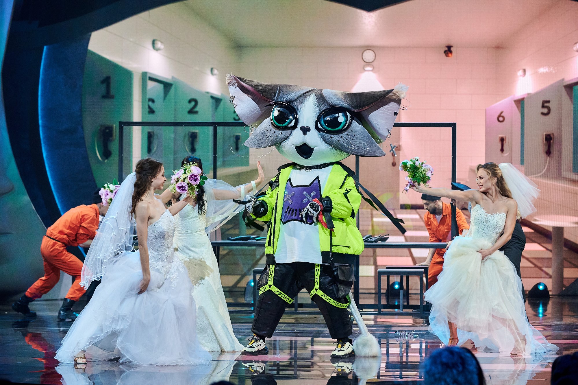 Настя Каменских в атласном платье очаровала глубоким декольте (фото)