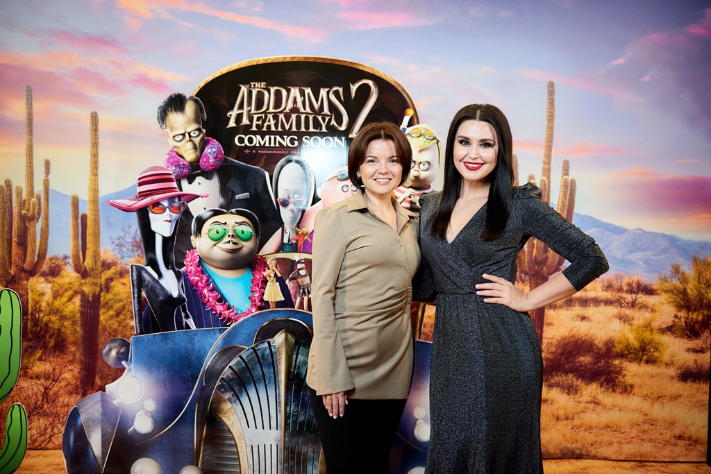 Страшенно красива: ведуча "плюсів" вразила образом на червоній доріжці (фото)