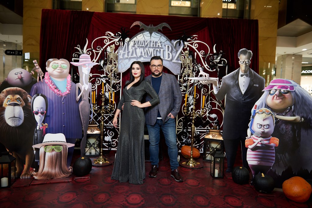 Страшенно красива: ведуча "плюсів" вразила образом на червоній доріжці (фото)