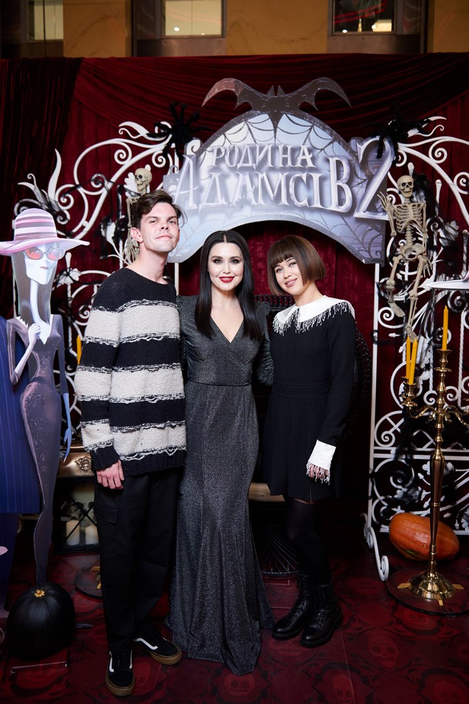 Страшенно красива: ведуча "плюсів" вразила образом на червоній доріжці (фото)