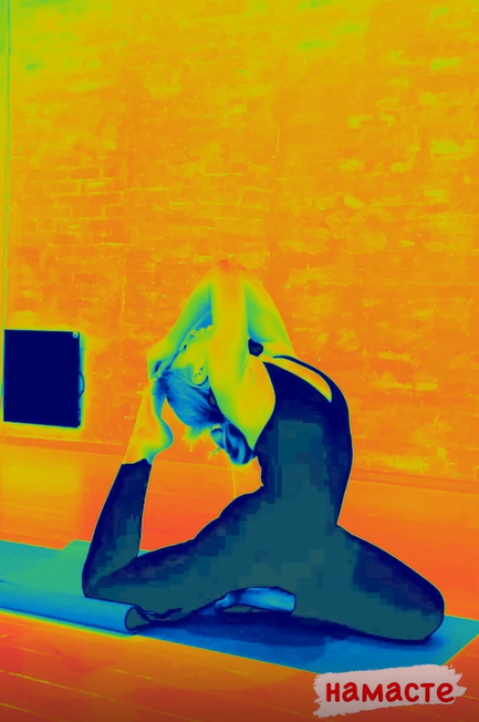 Справжня гімнастка: Тіна Кароль в облягаючому комбінезоні вразила гнучкістю кішки