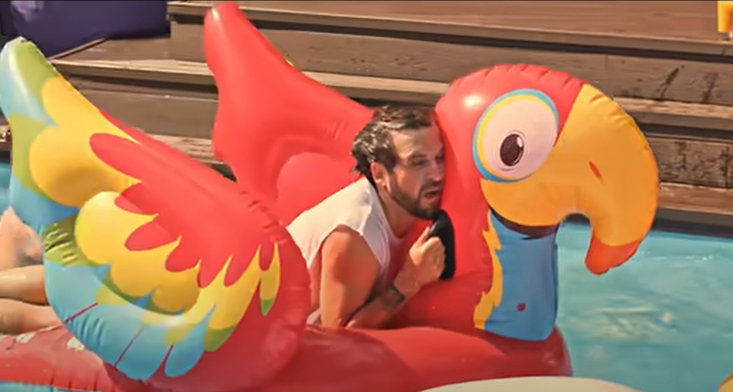 Гурт БЕZ ОБМЕЖЕНЬ вразив новим яскравим кліпом: такими рокерів ще не бачили (відео)