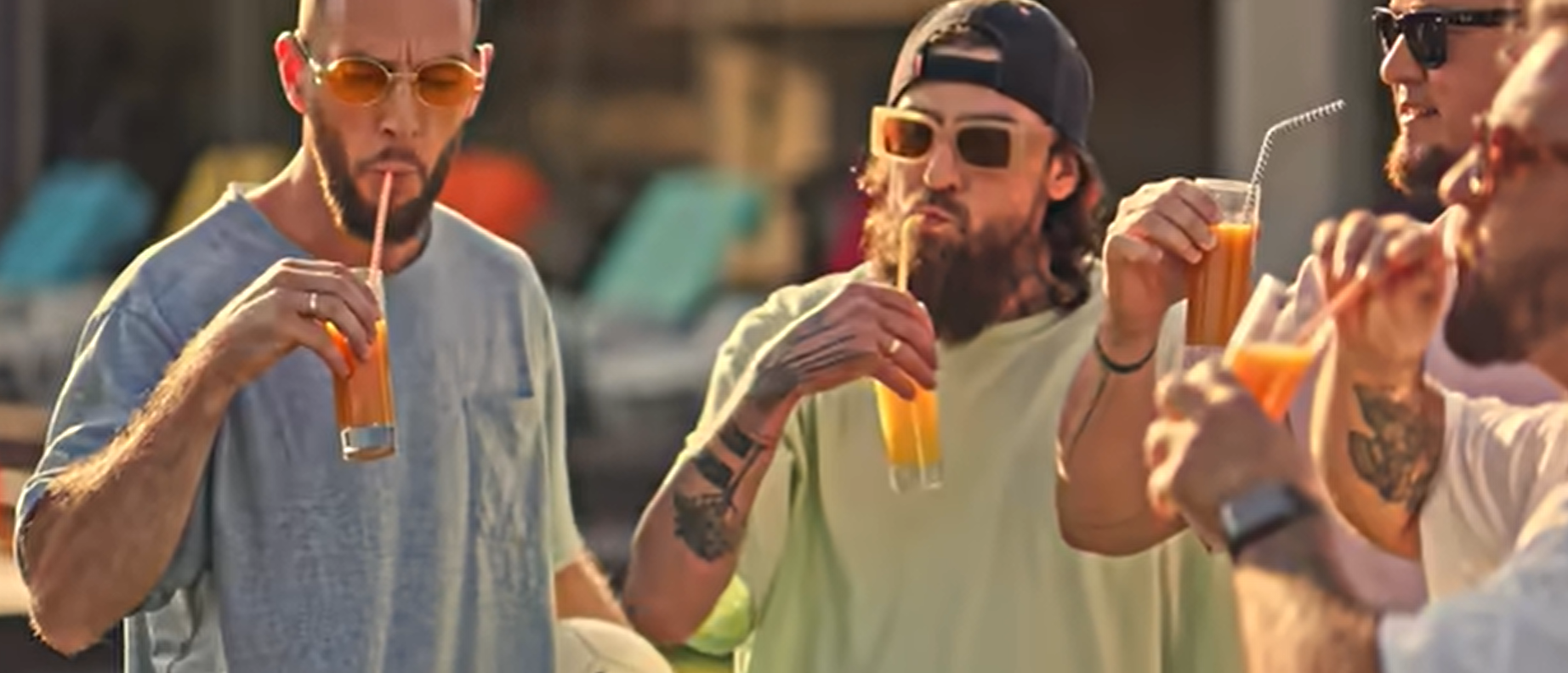 Гурт БЕZ ОБМЕЖЕНЬ вразив новим яскравим кліпом: такими рокерів ще не бачили (відео)