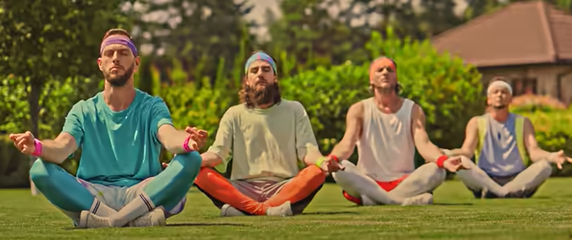 Гурт БЕZ ОБМЕЖЕНЬ вразив новим яскравим кліпом: такими рокерів ще не бачили (відео)