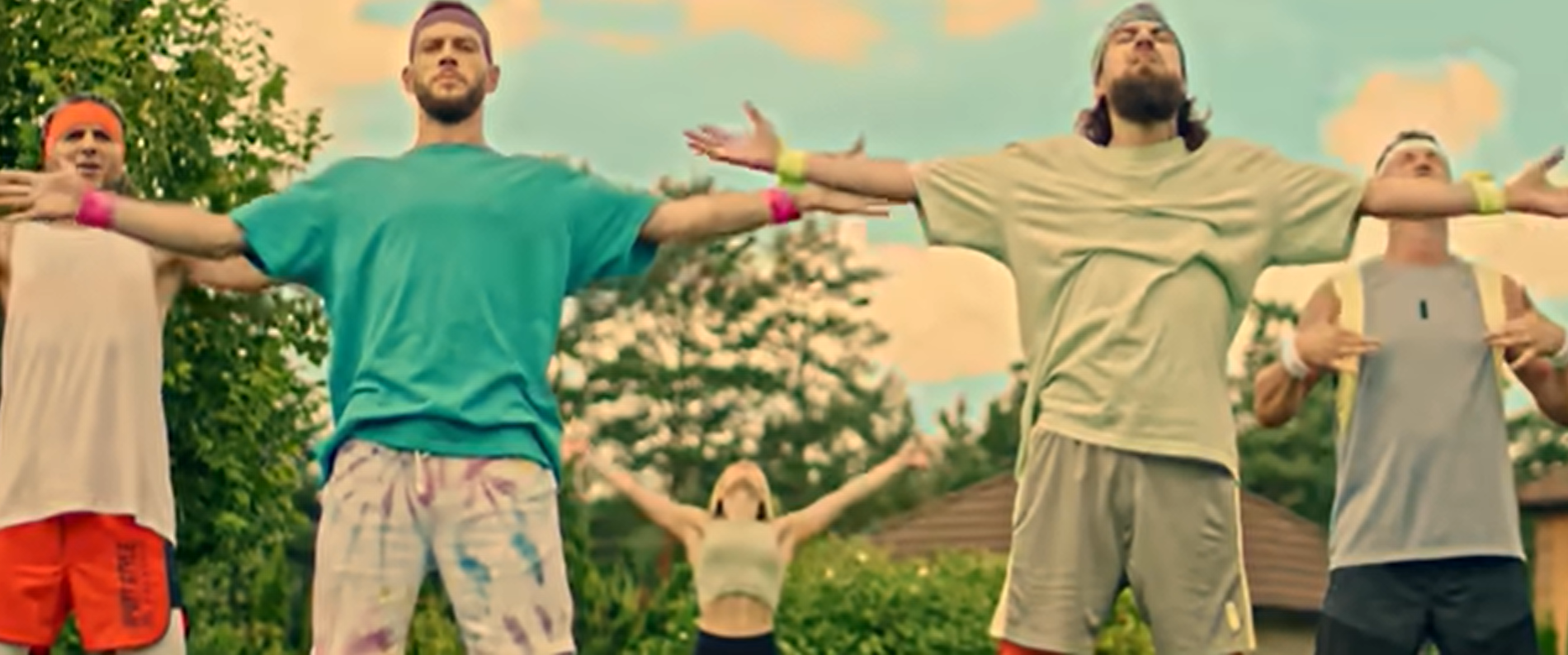 Гурт БЕZ ОБМЕЖЕНЬ вразив новим яскравим кліпом: такими рокерів ще не бачили (відео)