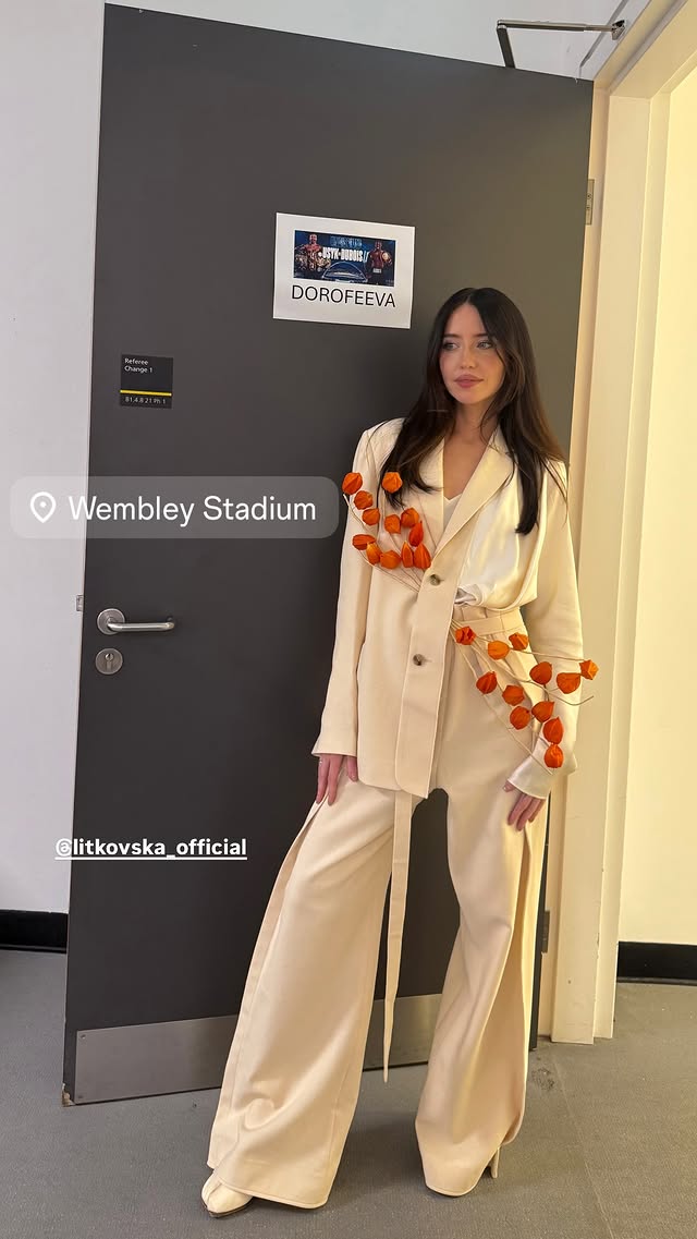 Дорофеева открыла бой Усика и Дюбуа мощным исполнением гимна Украины (видео)