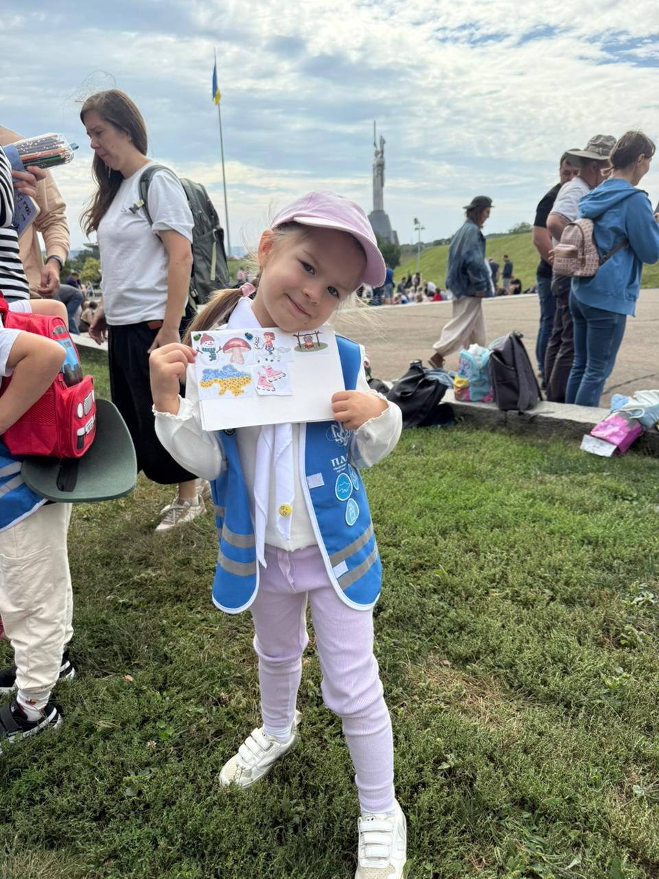 Сергей Притула замиловал редкими фото с дочерьми в особый для семьи день