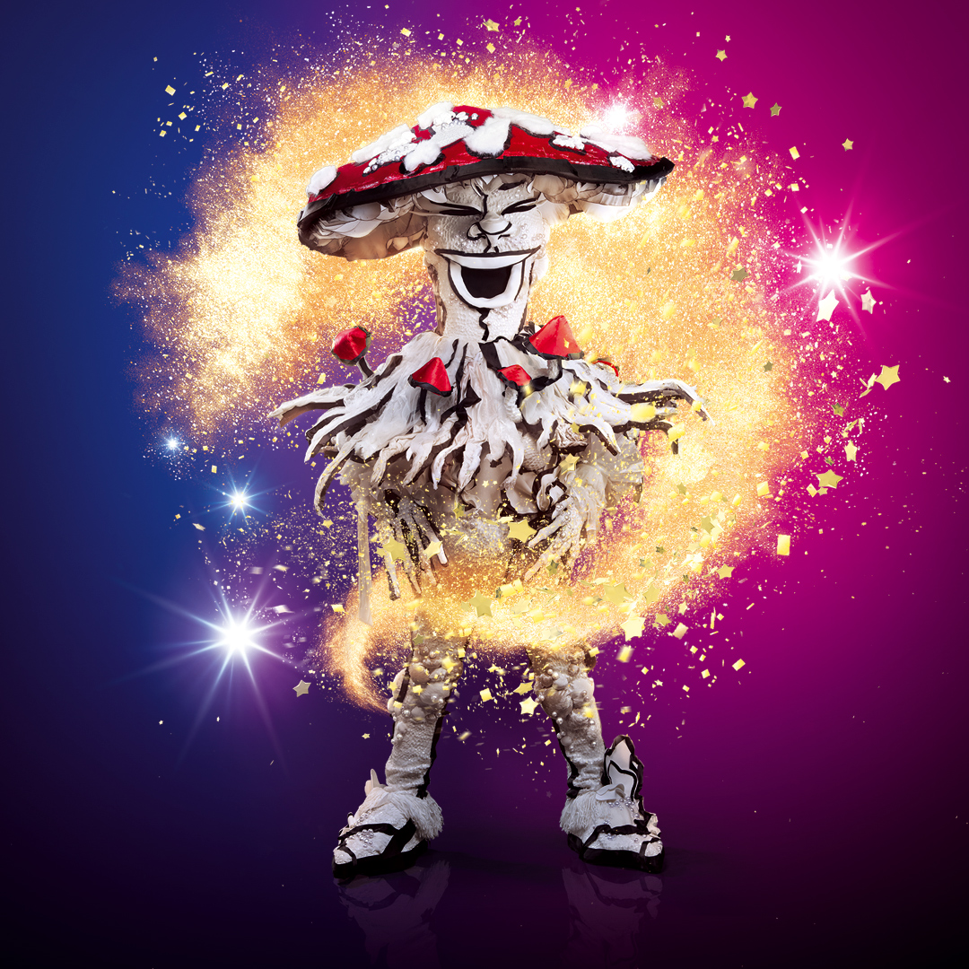 Пальцы до колен: всплыли детали о новом участнике шоу &quot;Маска&quot;