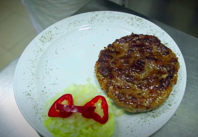 Наче з бургера прибрали булку і залишили тільки найголовніше: Michelle Andrade озвучила рецепт смачної плескавиці