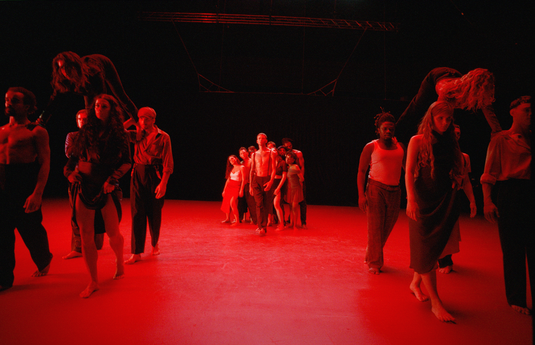 Брудні танці та ода пристрасті: Макс Барських у новому кліпі розкрив свій внутрішній крик (відео)