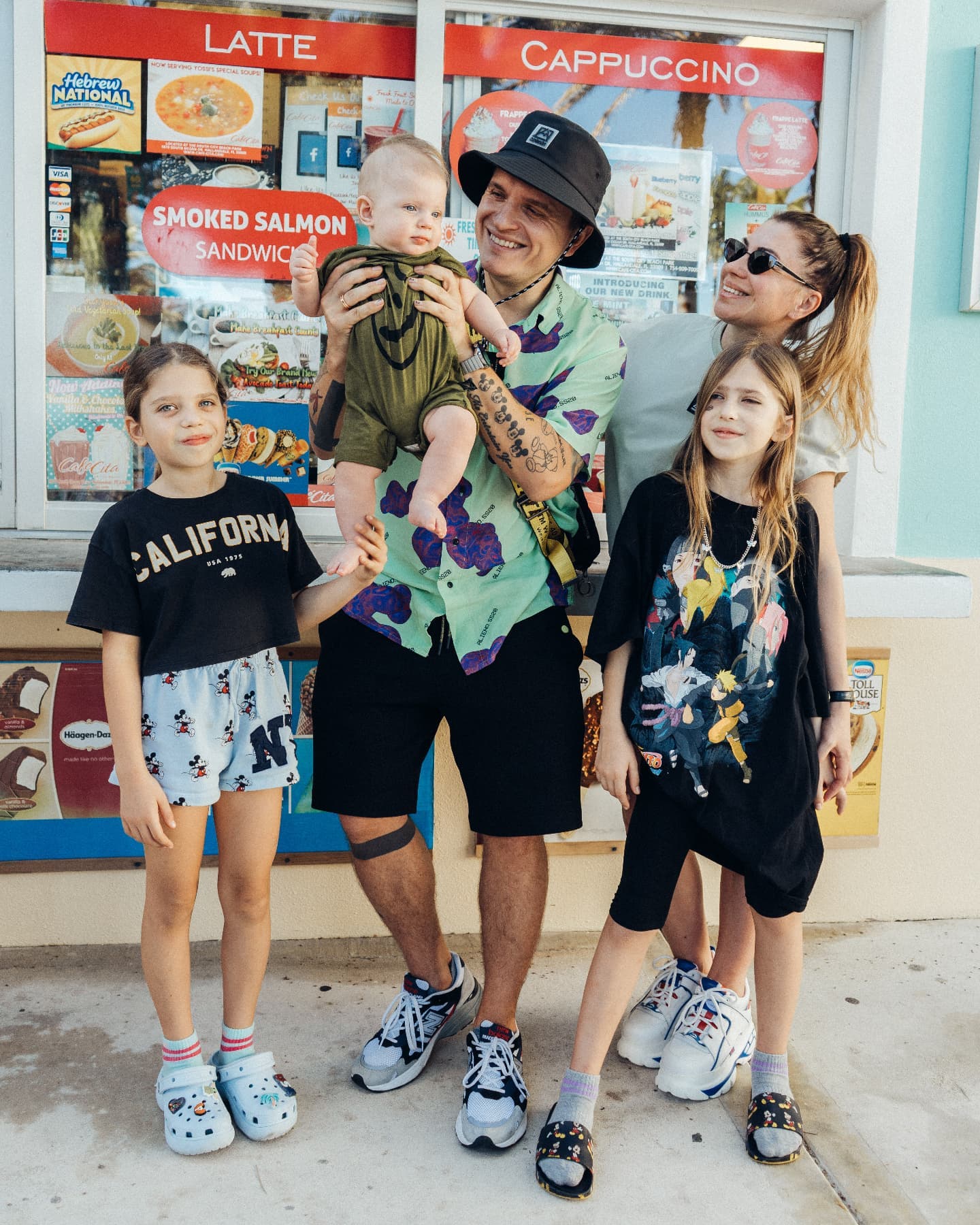 Анатолій Анатоліч розповів, куди відвіз дітей: "навіть думки не виникає залишатись тут назавжди"