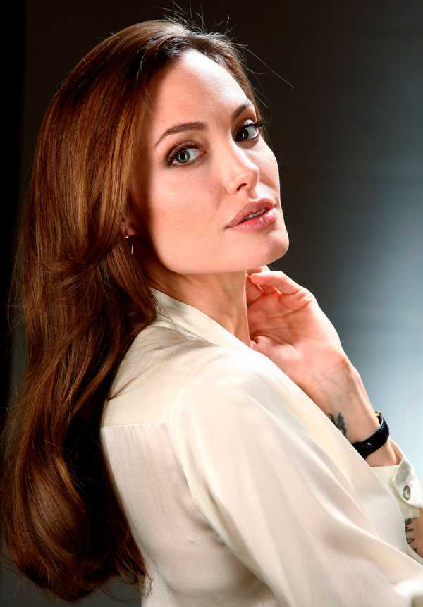 Джолі - 47: яскраві фото голлівудської красуні, яка підтримує Україну