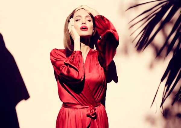 Джолі - 47: яскраві фото голлівудської красуні, яка підтримує Україну