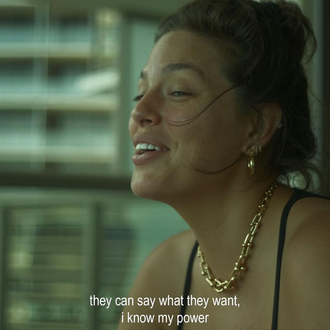 Пышнотелая Эшли Грэм резко ответила на критику своих голых фото: говорите что хотите