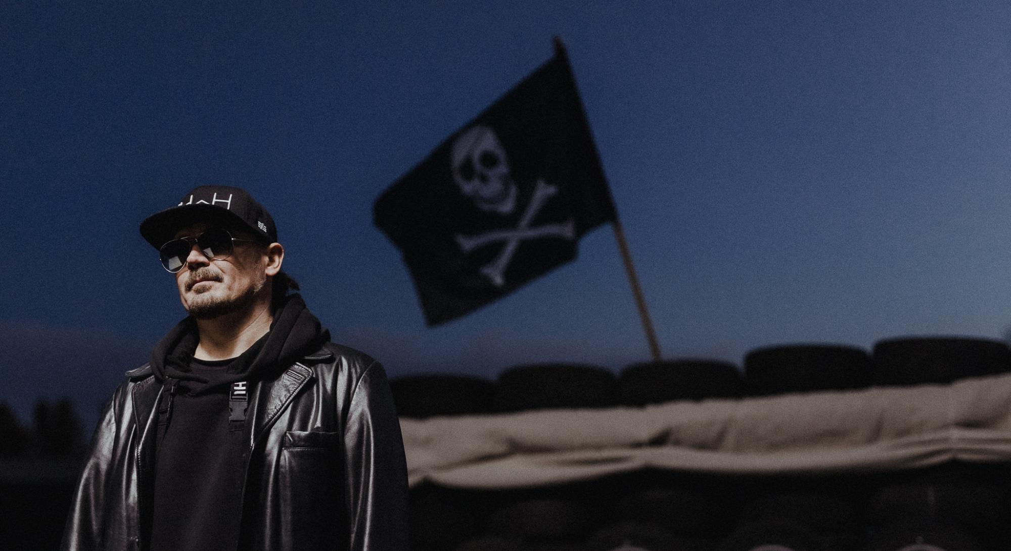 Атмосфера справжнього рок-н-ролу: вийшов кліп ТНМК і Жадана з VOID на пісню &quot;Пірати&quot;