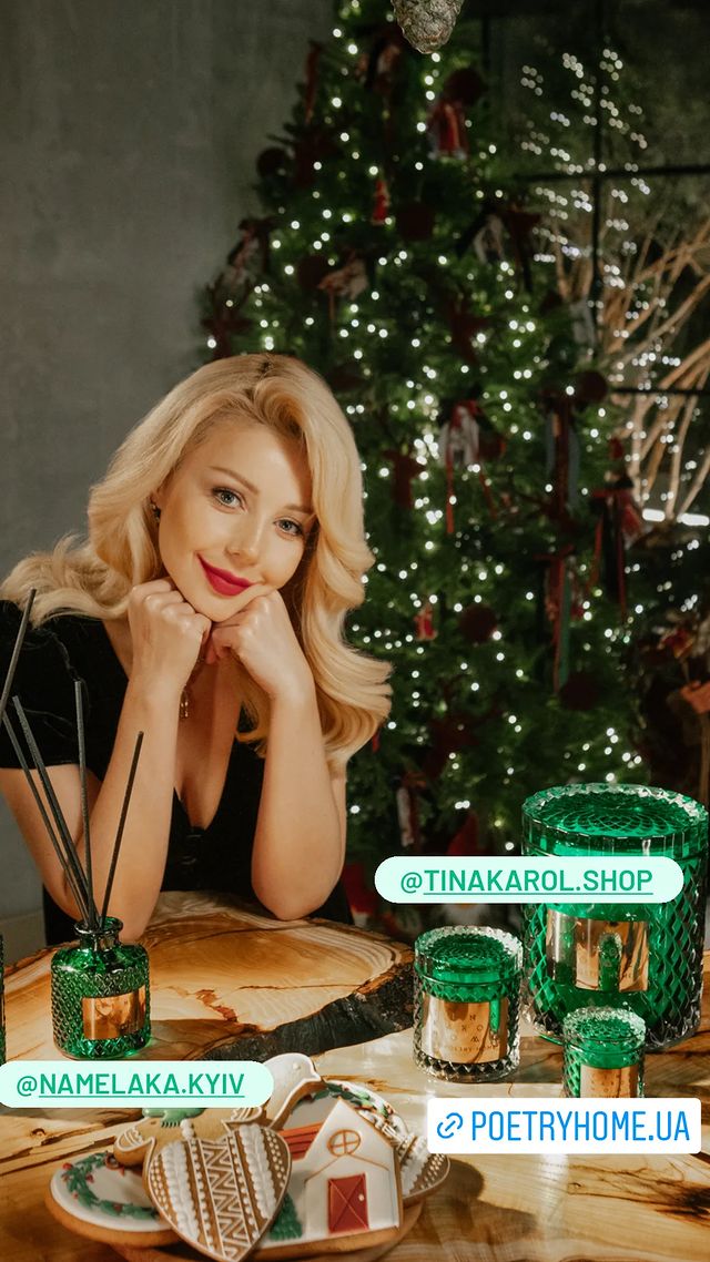 Кароль в кокетливом платье за 14 800 грн побаловала себя запрещенкой и обратилась к поклонникам