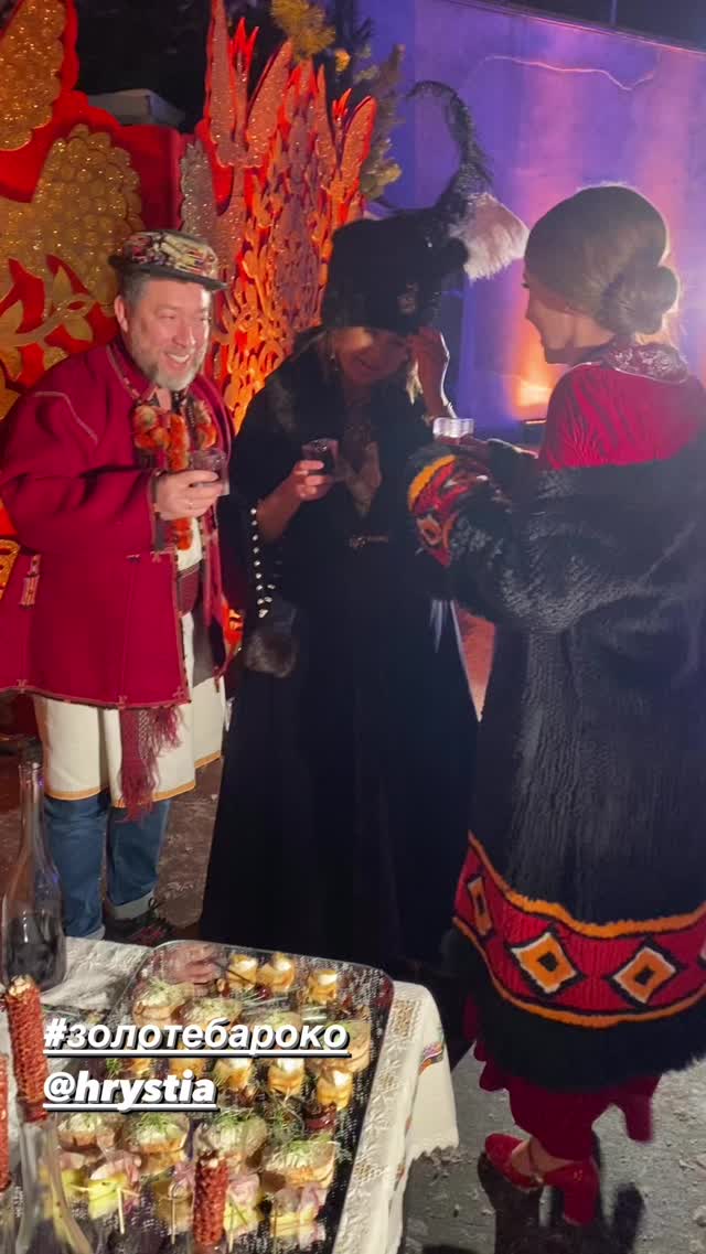 Бал і козаки: Осадча і Горбунов потрапили в різдвяну феєрію в стилі українського бароко