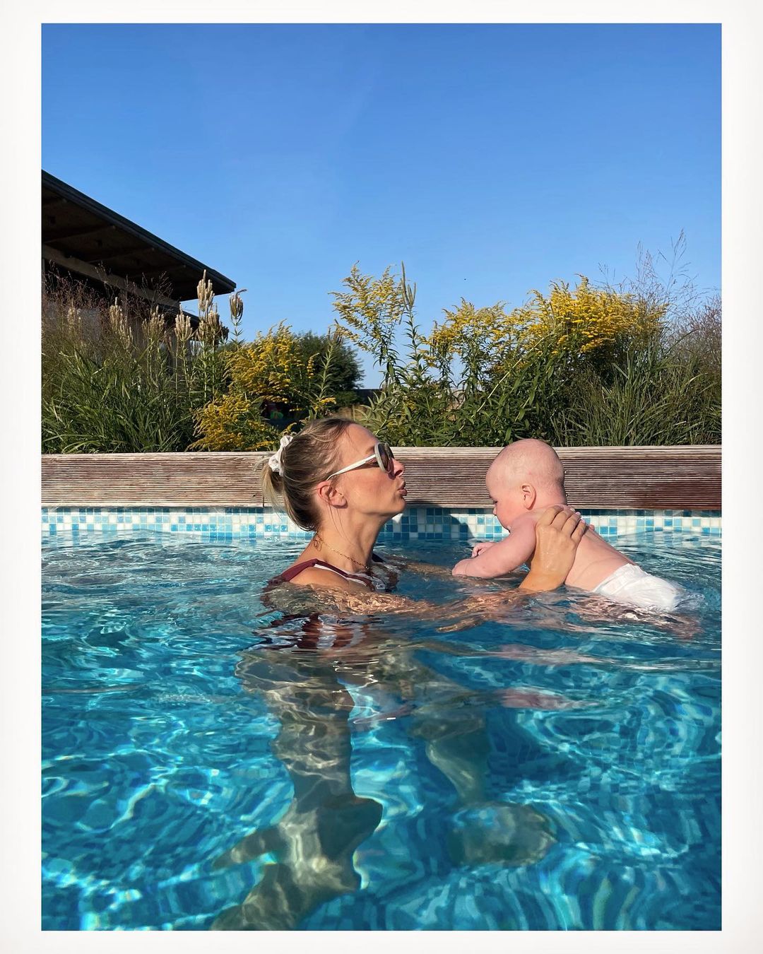 Фролова в купальнике поразила стройностью и очаровала умениями сыночка: &quot;кайф в чистом виде&quot;