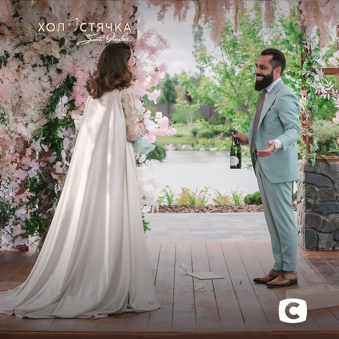 Кінь гвинтокрил і розбитий келих: найяскравіші і скандальні появи женихів наречених перед Холостячкою (відео)