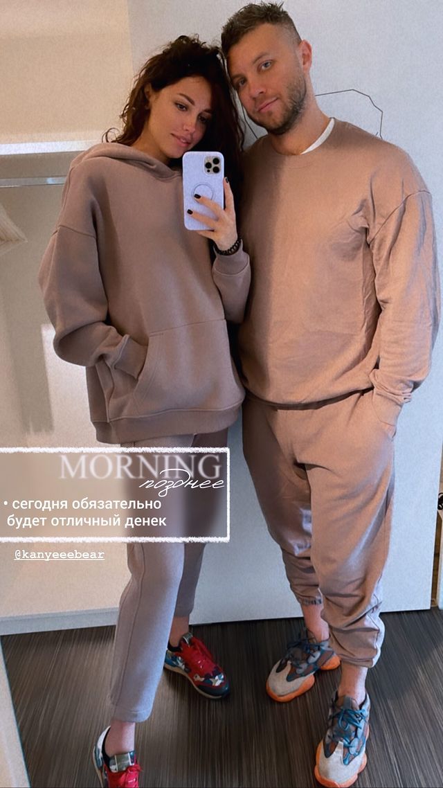 Подарунок з бантом на попі: Холостяк 11 звернувся до коханої в особливий день