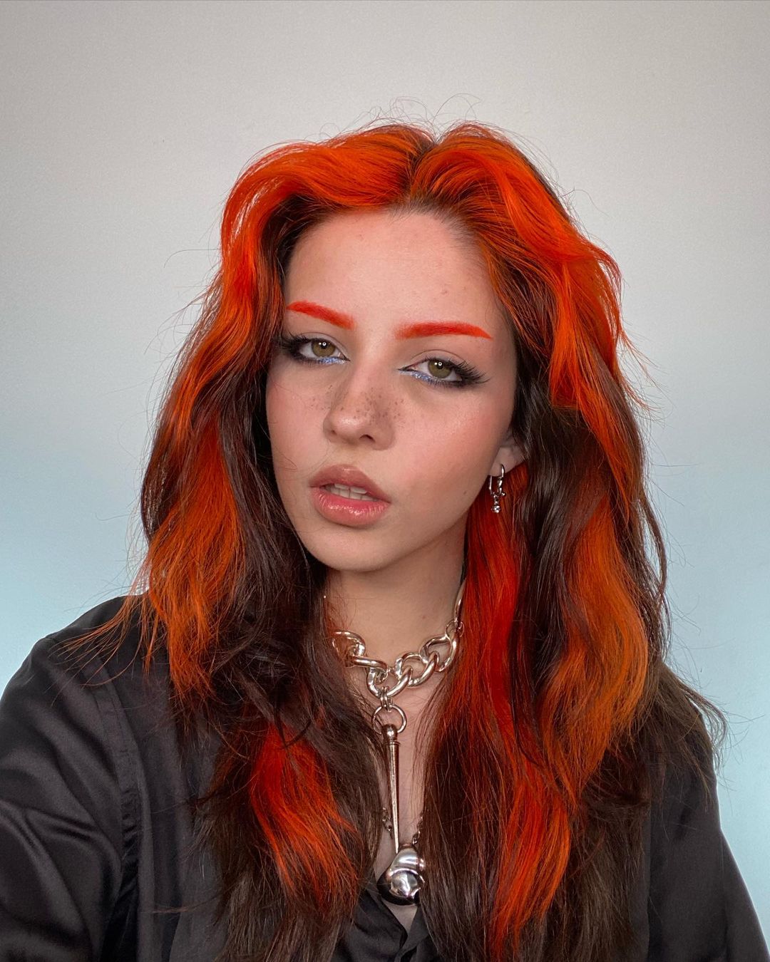 На кого подписаться: эти аккаунты в TikTok научат делать идеальный макияж