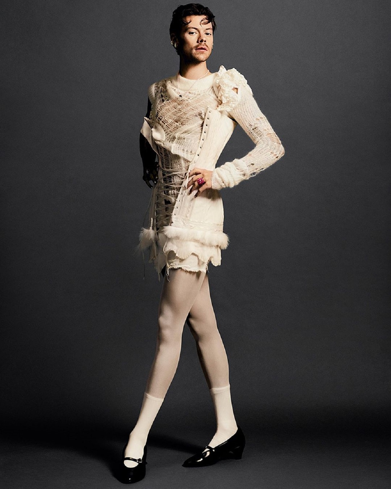 Гаррі Стайлз - ікона агендерної моди: 10 найбільш провокаційних образів співака