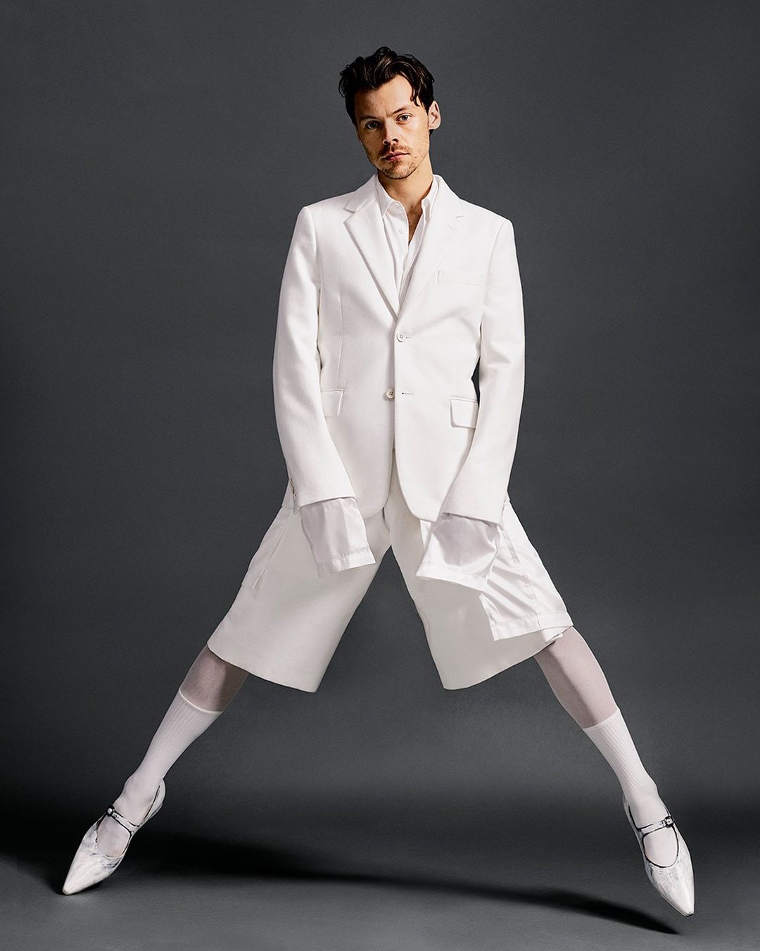 Гаррі Стайлз - ікона агендерної моди: 10 найбільш провокаційних образів співака