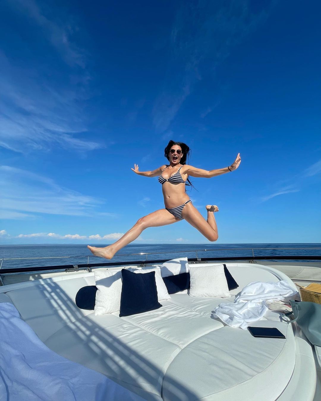 58-летняя Деми Мур восхитила идеальной фигурой в откровенном бикини