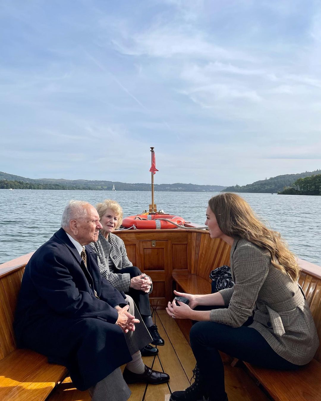 Ультрамодный жакет и легинсы: Кейт Миддлтон демонстрирует безупречный осенний образ