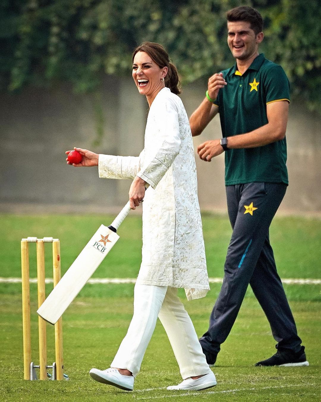 Кейт Міддлтон, Меган Маркл, Принцеса Діана та інші: 10 суконь з червоних килимових доріжок в дусі весільних