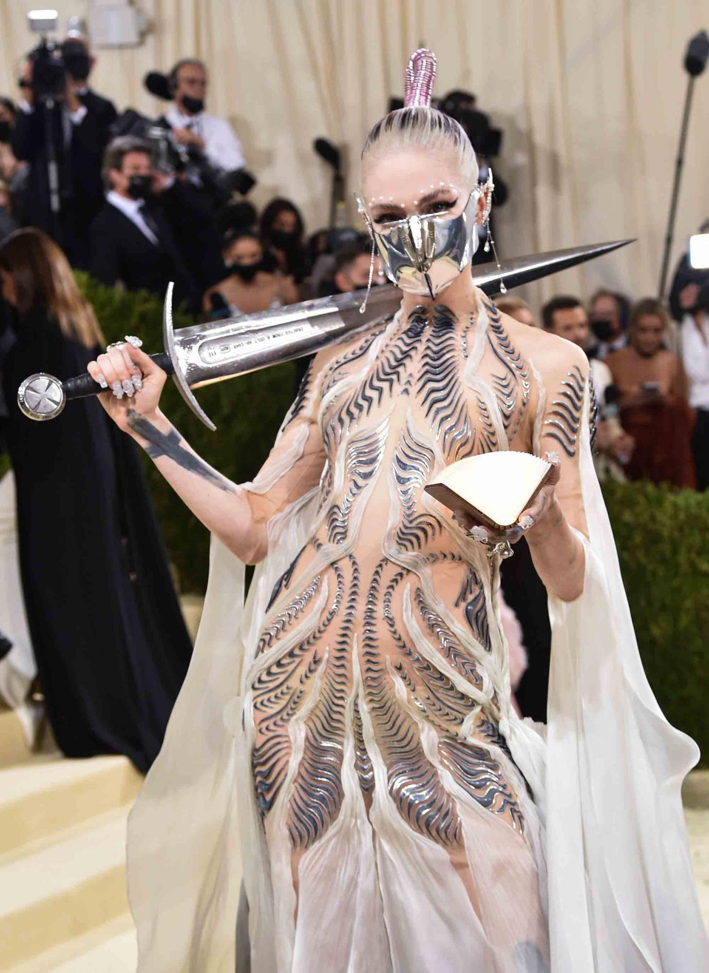Илон Маск порвал с украинско-французской певицей Grimes после трех лет отношений