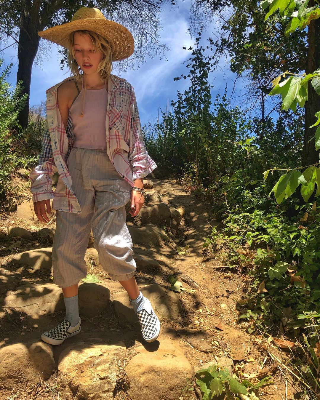 Почему о 14-летней дочери Миллы Йовович скоро заговорят все: стильные образы Эвер Габо