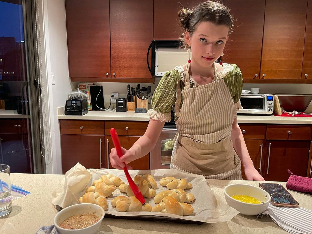 Почему о 14-летней дочери Миллы Йовович скоро заговорят все: стильные образы Эвер Габо