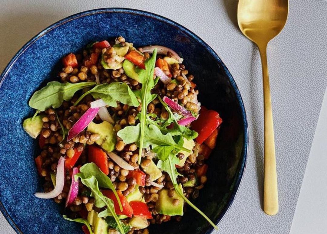 Меньше углеводов и бобовых: нутрициолог назвала продукты для поддержки желчного пузыря