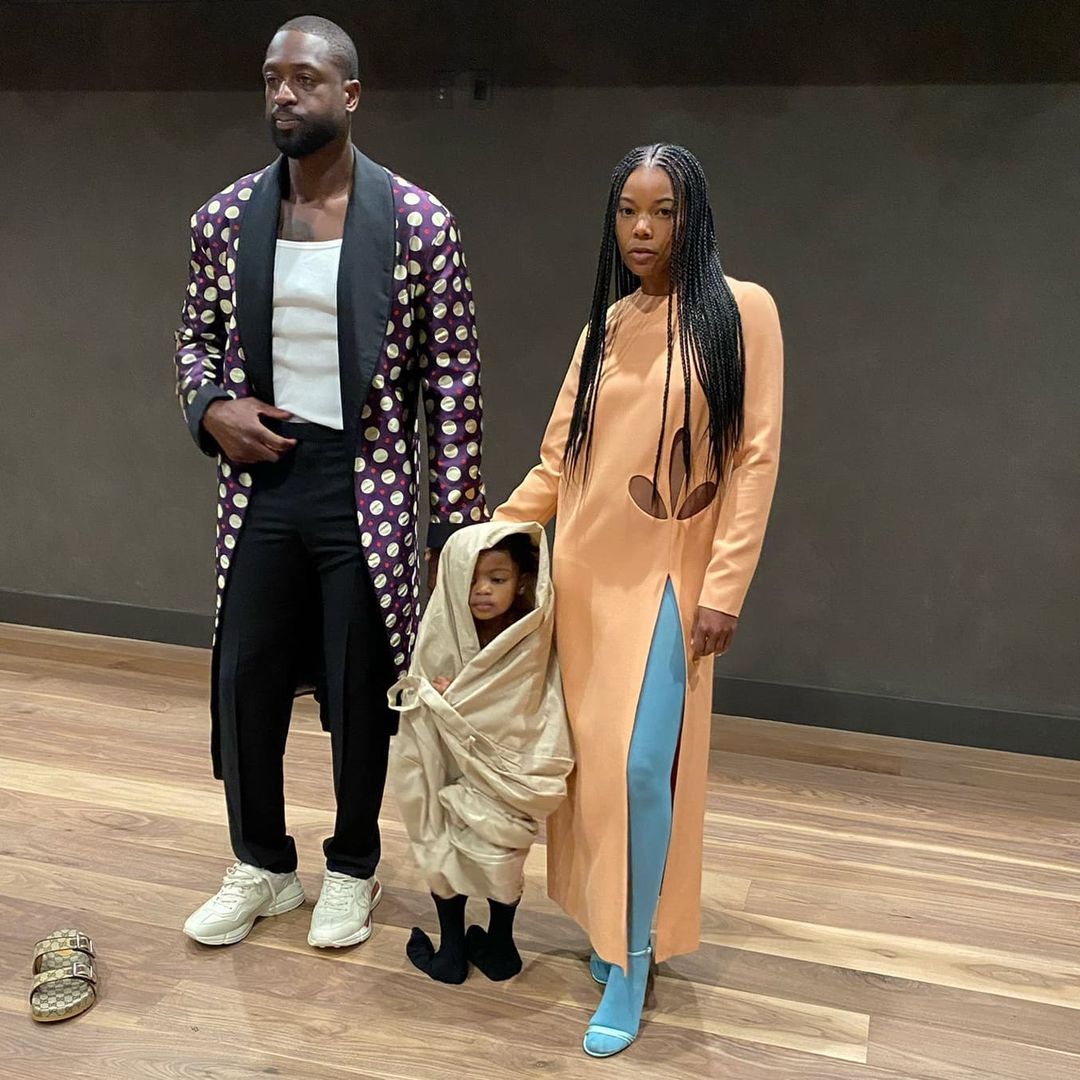 Оверсайз в треде: звездные стилисты рассказали, как носить мешковатые вещи в 2022 (фото)